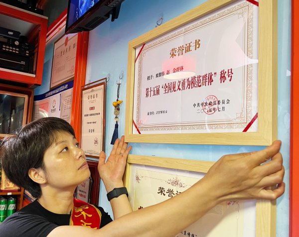 快一年了，东说念主心不凉！“铁汉的店”，依然红火！