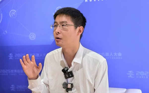 王兴兴：当机器东说念主能大齐干活时，没准不错酌量“收税”